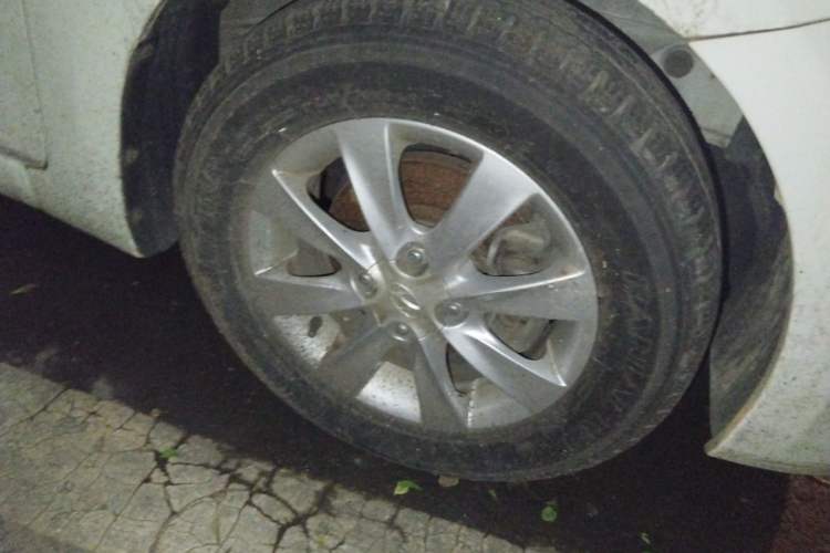 Used Hyundai Verna (older generation) 2010 Sedan 1.4L Manual Comfort GS Right Front Wheel Hub