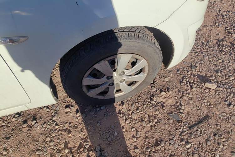 Used Hyundai Verna (older generation) 2010 Sedan 1.4L Automatic Comfort Model GS Right Front Wheel Hub