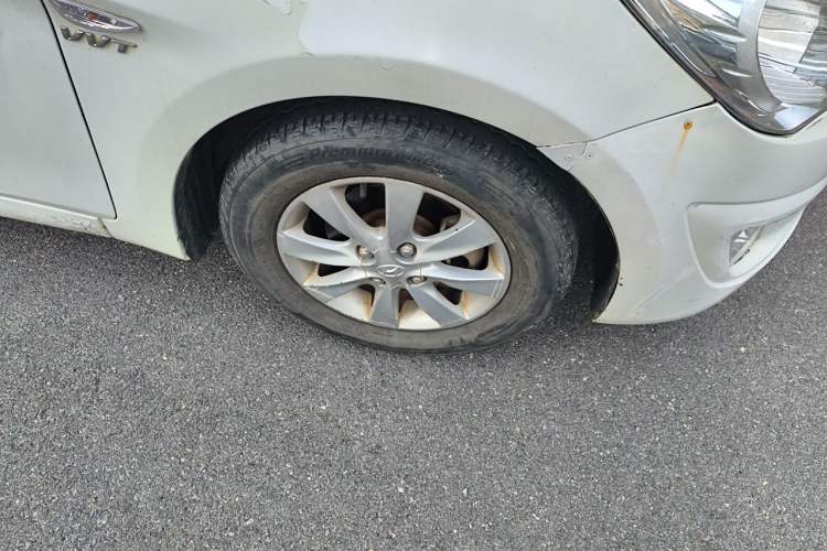 Used Hyundai Verna (older generation) 2010 Sedan 1.4L Manual Comfort GS Right Front Wheel Hub