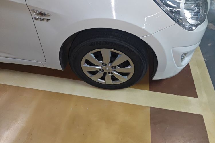 Used Hyundai Verna (older generation) 2010 Sedan 1.4L Manual Comfort GS Right Front Wheel Hub