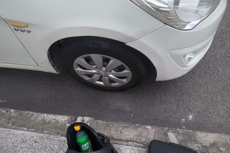 Used Hyundai Verna (older generation) 2010 Sedan 1.4L Manual Comfort GS Right Front Wheel Hub