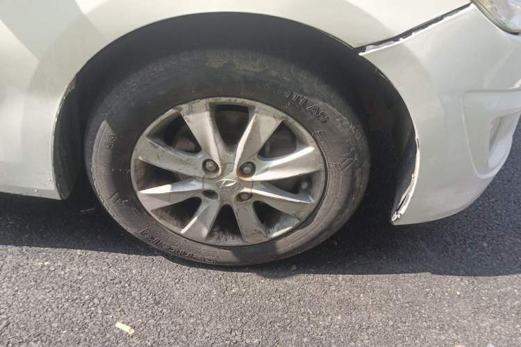 Used Hyundai Verna (older generation) 2010 Sedan 1.4L Automatic Comfort Model GS Right Front Wheel Hub