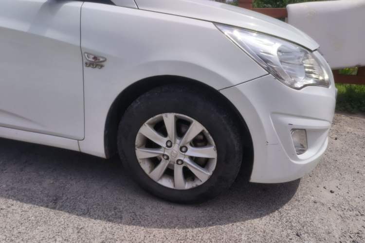 Used Hyundai Verna (older generation) 2010 Sedan 1.4L Manual Comfort GS Right Front Wheel Hub