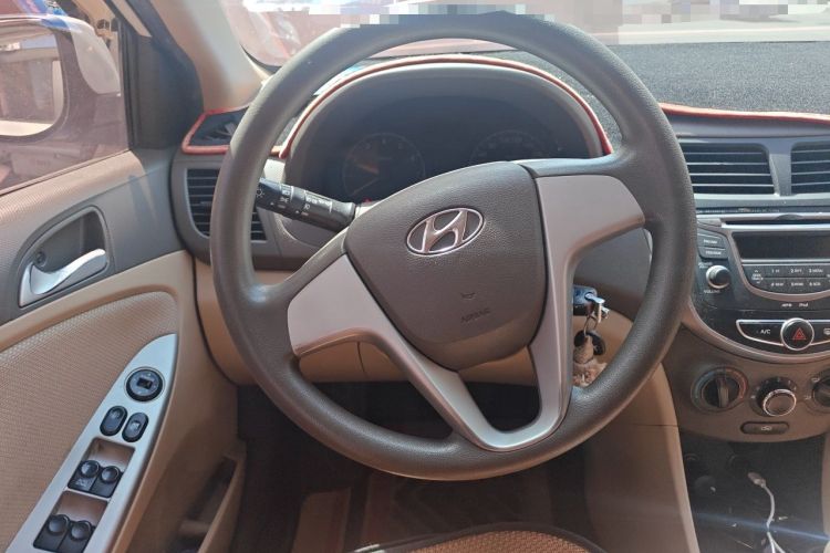 Used Hyundai Verna (older generation) 2010 Sedan 1.4L Manual Comfort GS Steering Wheel