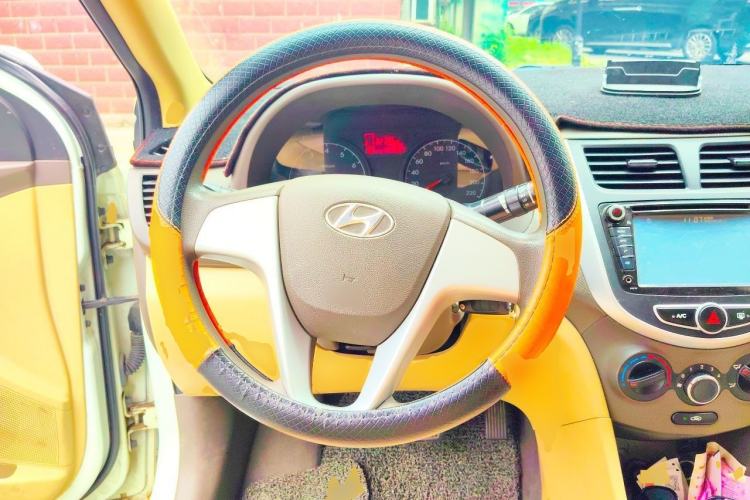Used Hyundai Verna (older generation) 2010 Sedan 1.4L Automatic Comfort Model GS Steering Wheel