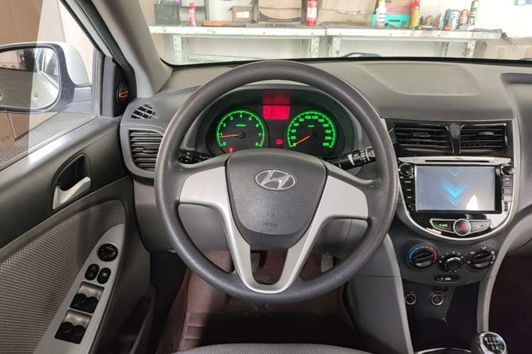 Used Hyundai Verna (older generation) 2010 Sedan 1.4L Manual Comfort GS Steering Wheel