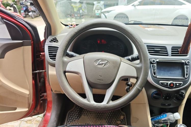Used Hyundai Verna (older generation) 2010 Sedan 1.4L Manual Comfort GS Steering Wheel