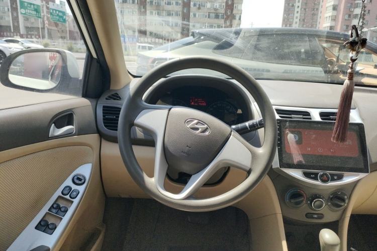 Used Hyundai Verna (older generation) 2010 Sedan 1.4L Automatic Comfort Model GS Steering Wheel