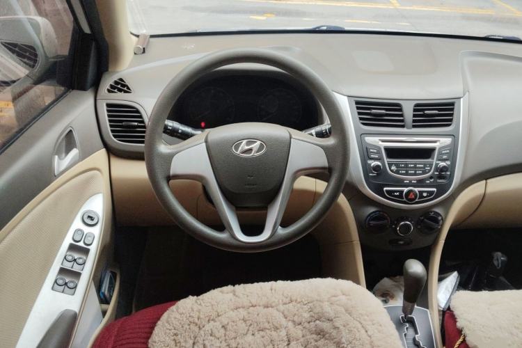 Used Hyundai Verna (older generation) 2010 Sedan 1.4L Automatic Comfort Model GS Steering Wheel