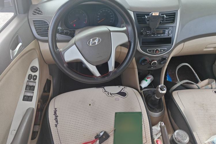 Used Hyundai Verna (older generation) 2010 Sedan 1.4L Manual BLUE Model Steering Wheel