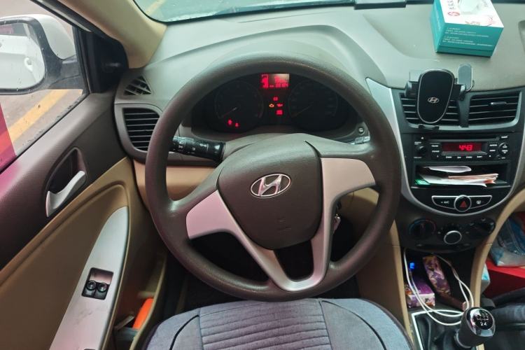 Used Hyundai Verna (older generation) 2010 Sedan 1.4L Manual Standard GL Model Steering Wheel