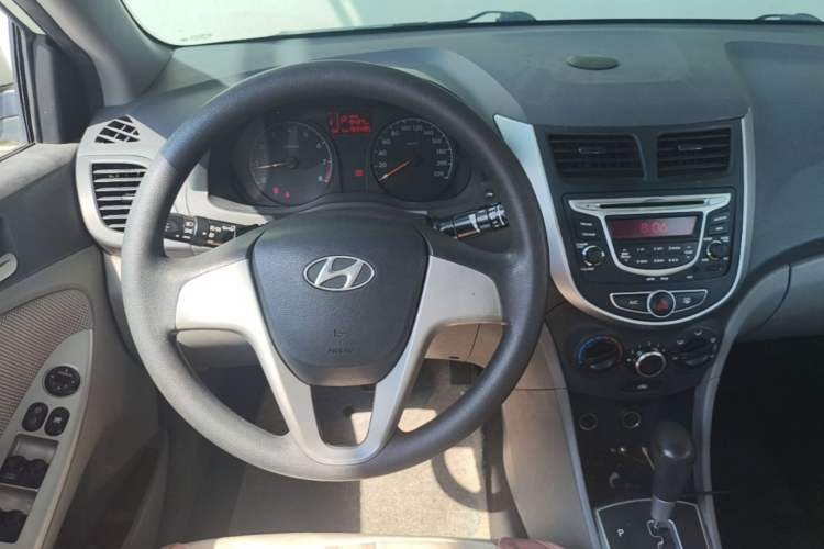 Used Hyundai Verna (older generation) 2010 Sedan 1.4L Automatic Comfort Model GS Steering Wheel