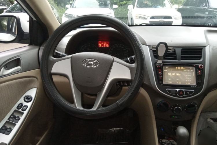 Used Hyundai Verna (older generation) 2010 Sedan 1.4L Automatic Comfort Model GS Steering Wheel