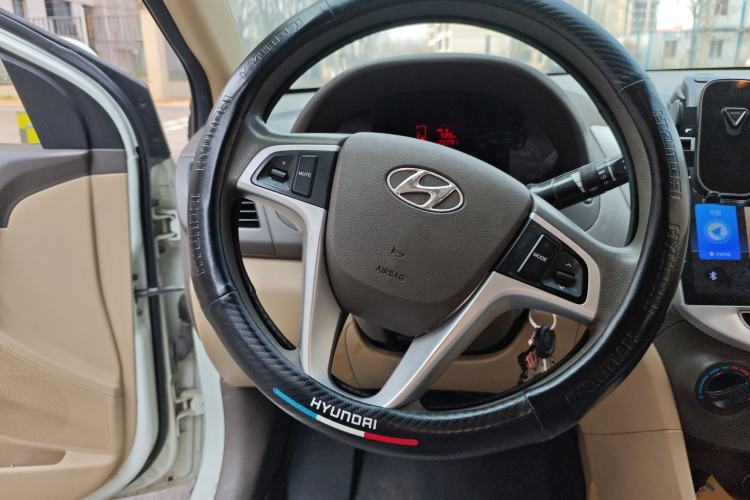 Used Hyundai Verna (older generation) 2010 Sedan 1.4L Manual Comfort GS Steering Wheel
