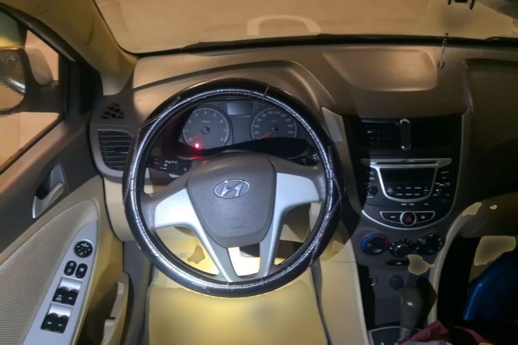 Used Hyundai Verna (older generation) 2010 Sedan 1.4L Automatic Comfort Model GS Steering Wheel