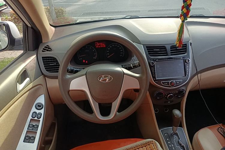 Used Hyundai Verna (older generation) 2010 Sedan 1.4L Automatic Comfort Model GS Steering Wheel