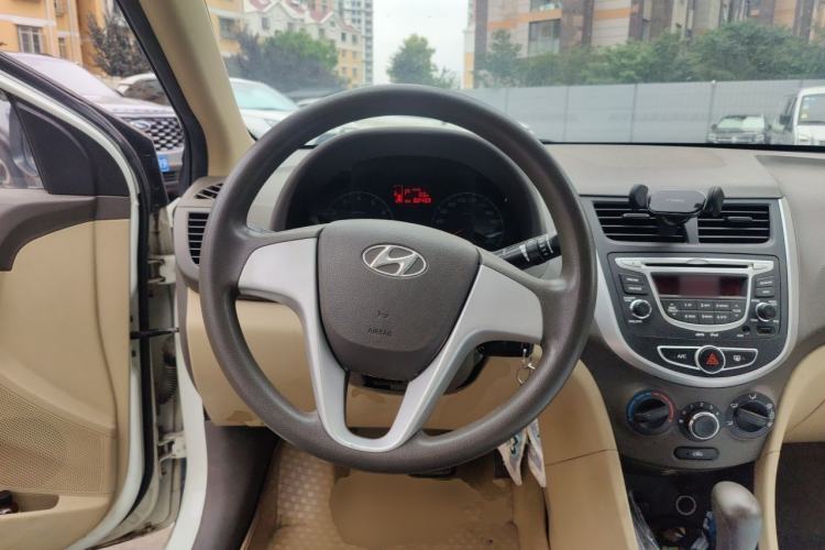 Used Hyundai Verna (older generation) 2010 Sedan 1.4L Automatic Comfort Model GS Steering Wheel