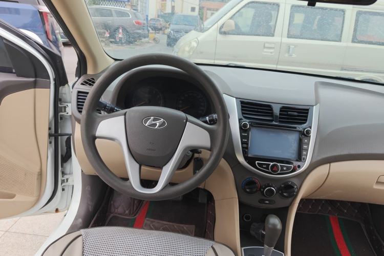 Used Hyundai Verna (older generation) 2010 Sedan 1.4L Automatic Comfort Model GS Steering Wheel