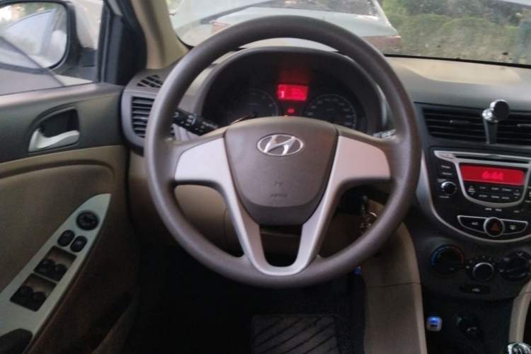 Used Hyundai Verna (older generation) 2010 Sedan 1.4L Manual Comfort GS Steering Wheel