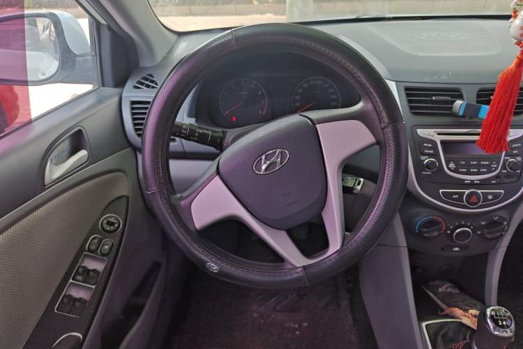 Used Hyundai Verna (older generation) 2010 Sedan 1.4L Manual Comfort GS Steering Wheel