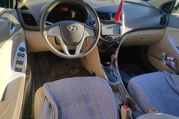 Used Hyundai Verna (older generation) 2010 Sedan 1.4L Automatic Comfort Model GS Steering Wheel