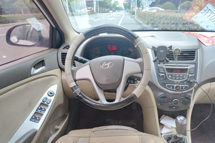Used Hyundai Verna (older generation) 2010 Sedan 1.4L Manual Comfort GS Steering Wheel