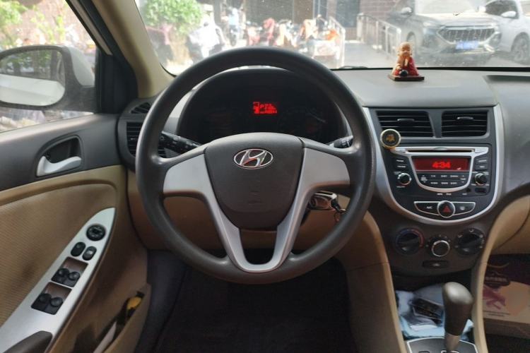 Used Hyundai Verna (older generation) 2010 Sedan 1.4L Manual Standard GL Model Steering Wheel