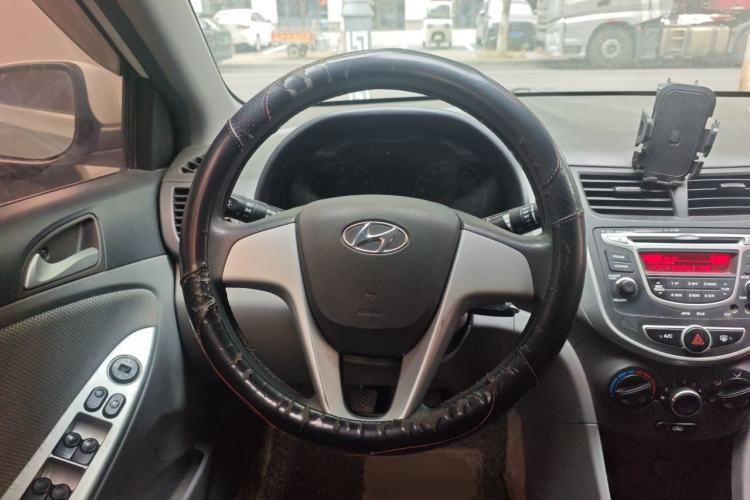 Used Hyundai Verna (older generation) 2010 Sedan 1.4L Manual Comfort GS Steering Wheel