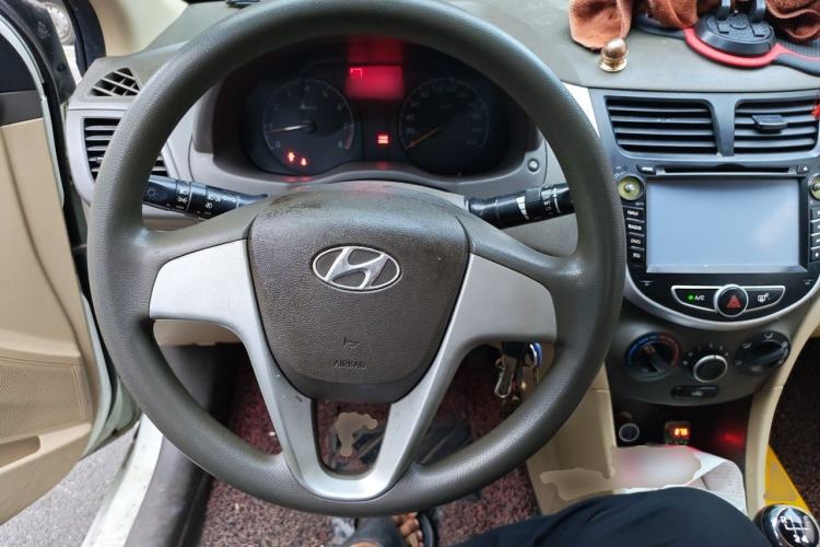 Used Hyundai Verna (older generation) 2010 Sedan 1.4L Manual Comfort GS Steering Wheel