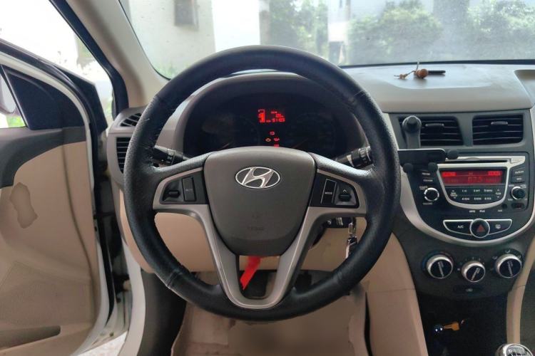 Used Hyundai Verna (older generation) 2010 Sedan 1.4L Manual Comfort GS Steering Wheel