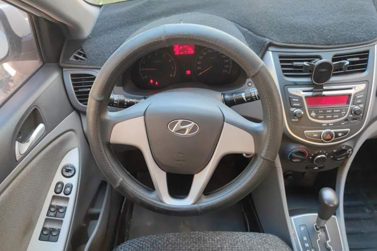 Used Hyundai Verna (older generation) 2010 Sedan 1.4L Automatic Comfort Model GS Steering Wheel