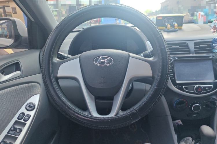 Used Hyundai Verna (older generation) 2010 Sedan 1.4L Automatic Comfort Model GS Steering Wheel