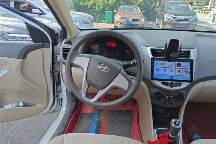 Used Hyundai Verna (older generation) 2010 Sedan 1.4L Manual Comfort GS Steering Wheel