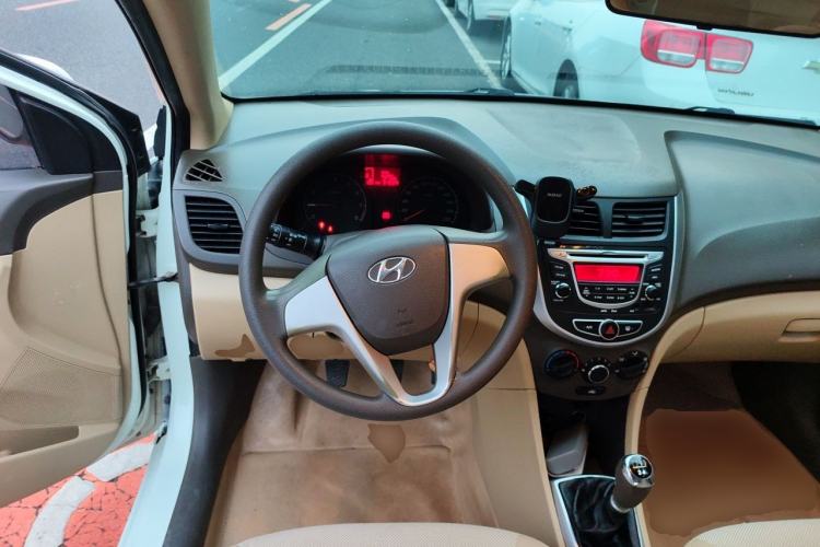 Used Hyundai Verna (older generation) 2010 Sedan 1.4L Manual Comfort GS Steering Wheel