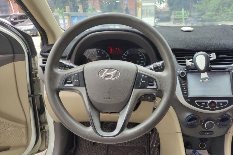 Used Hyundai Verna (older generation) 2010 Sedan 1.4L Manual Comfort GS Steering Wheel
