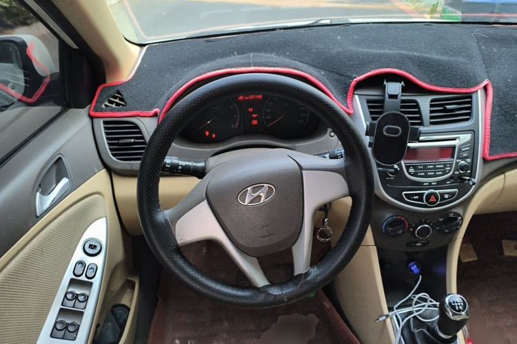 Used Hyundai Verna (older generation) 2010 Sedan 1.4L Manual Comfort GS Steering Wheel