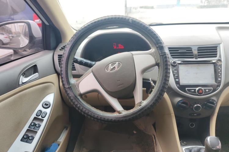 Used Hyundai Verna (older generation) 2010 Sedan 1.4L Manual Standard GL Model Steering Wheel