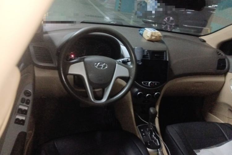 Used Hyundai Verna (older generation) 2010 Sedan 1.4L Automatic Comfort Model GS Steering Wheel
