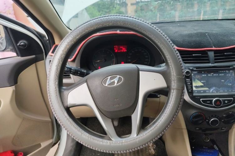 Used Hyundai Verna (older generation) 2010 Sedan 1.4L Manual Standard GL Model Steering Wheel
