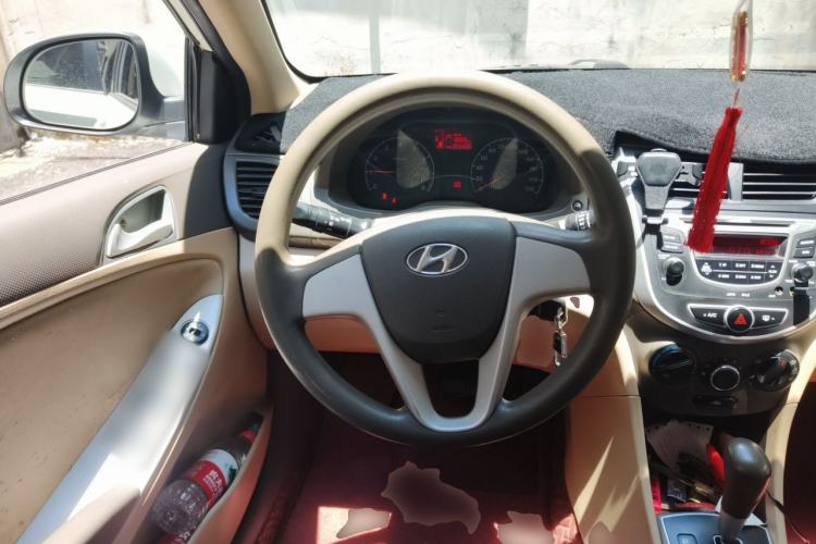 Used Hyundai Verna (older generation) 2010 Sedan 1.4L Automatic Comfort Model GS Steering Wheel