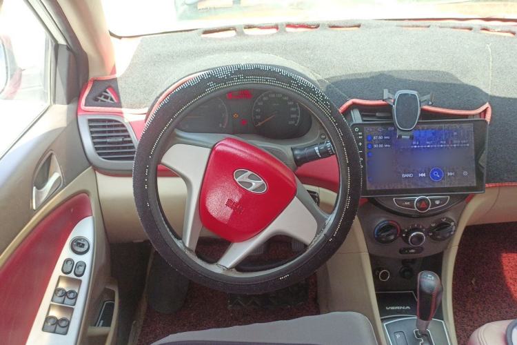 Used Hyundai Verna (older generation) 2010 Sedan 1.4L Automatic Comfort Model GS Steering Wheel
