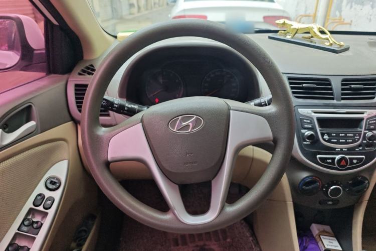 Used Hyundai Verna (older generation) 2010 Sedan 1.4L Manual Comfort GS Steering Wheel