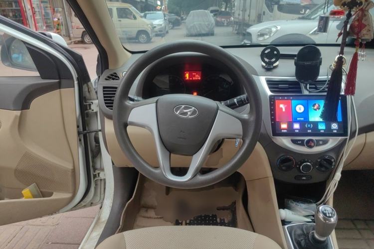 Used Hyundai Verna (older generation) 2010 Sedan 1.4L Manual Comfort GS Steering Wheel