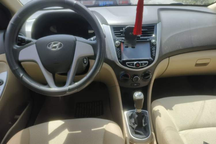 Used Hyundai Verna (older generation) 2010 Sedan 1.4L Manual Comfort GS Steering Wheel
