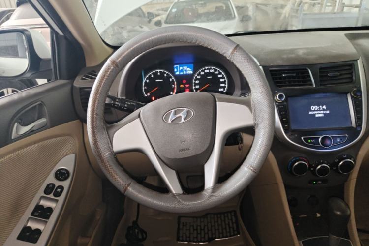 Used Hyundai Verna (older generation) 2010 Sedan 1.4L Automatic Comfort Model GS Steering Wheel