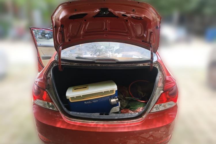 Used Hyundai Verna (older generation) 2010 Sedan 1.4L Manual Comfort GS Trunk
