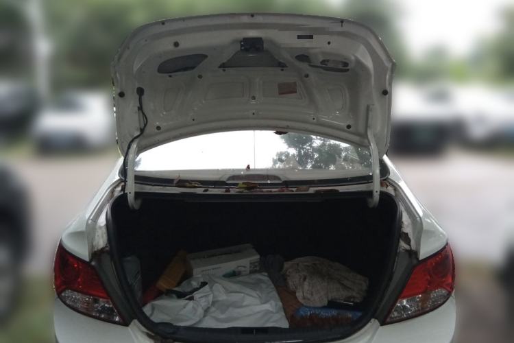 Used Hyundai Verna (older generation) 2010 Sedan 1.4L Automatic Comfort Model GS Trunk