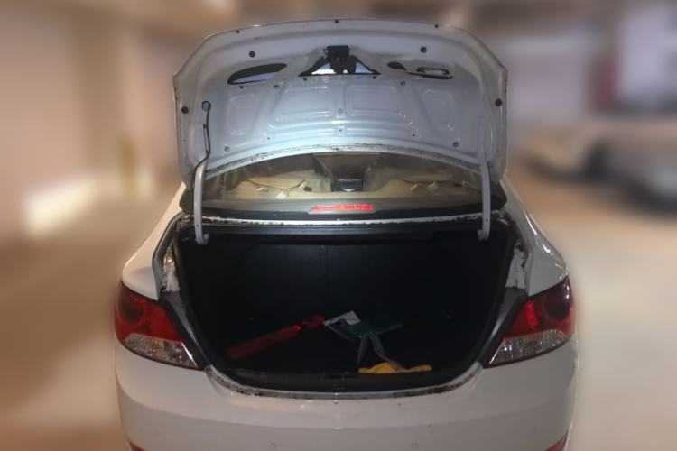 Used Hyundai Verna (older generation) 2010 Sedan 1.4L Automatic Comfort Model GS Trunk