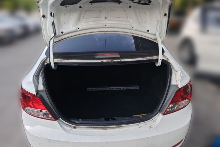 Used Hyundai Verna (older generation) 2010 Sedan 1.4L Automatic Fashionable GT Model Trunk