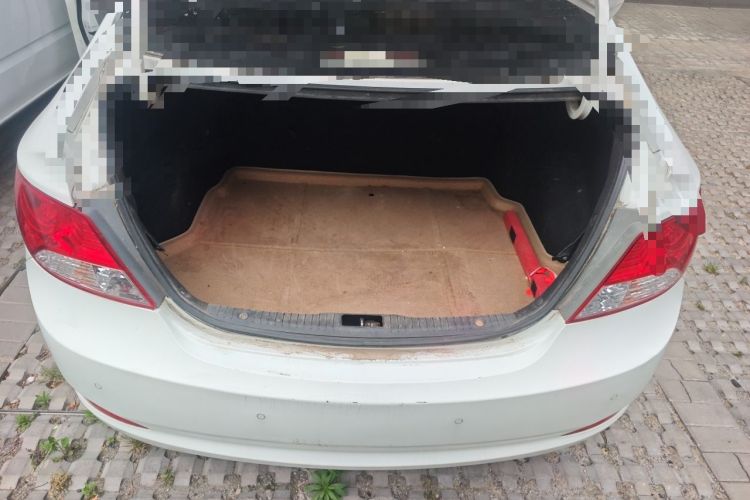 Used Hyundai Verna (older generation) 2010 Sedan 1.4L Manual Comfort GS Trunk